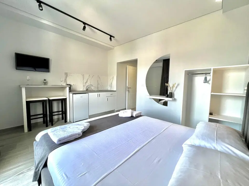 Bright double room with kitchenette at Apartments Klajdi