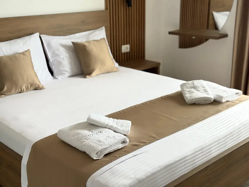 Deluxe double room with balcony at Apartments Klajdi