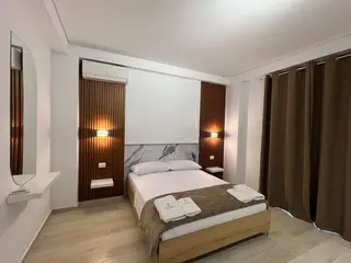 Full bedroom view inside the Double Room with Mountain View — thumbnail